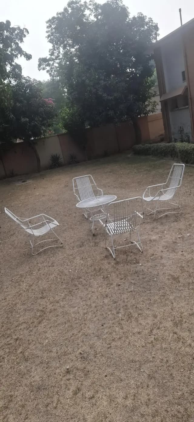 Lawn Chairs & Round Table