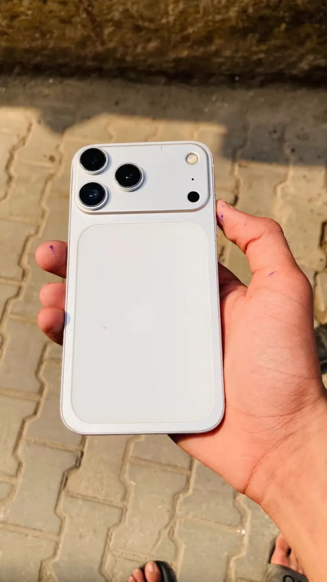 Apple iPhone XR converted into 17 pro