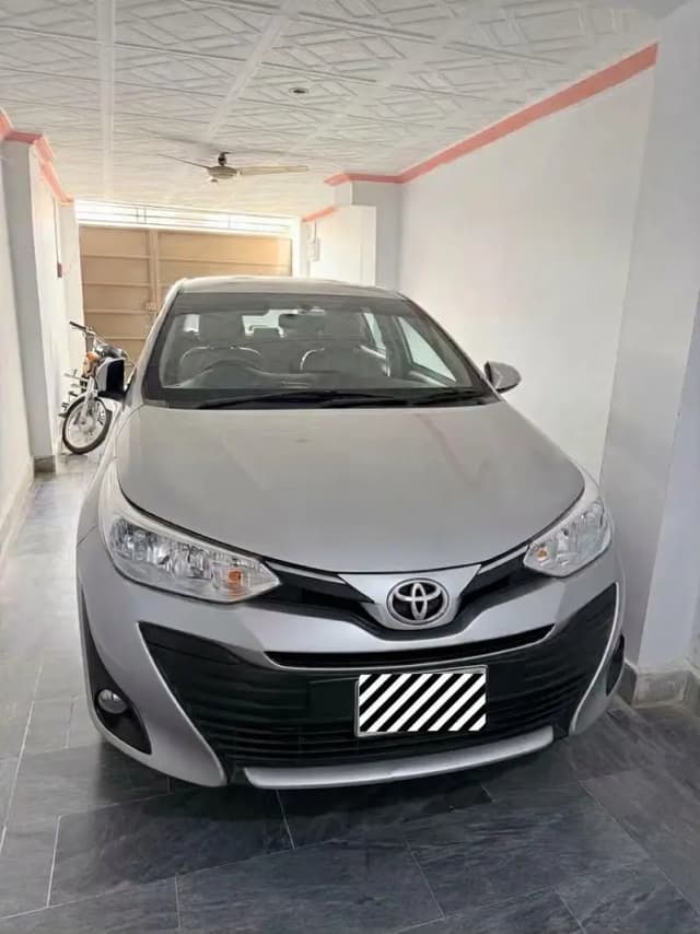 Toyota Yaris 2021 Total geniune Silver 1st owner