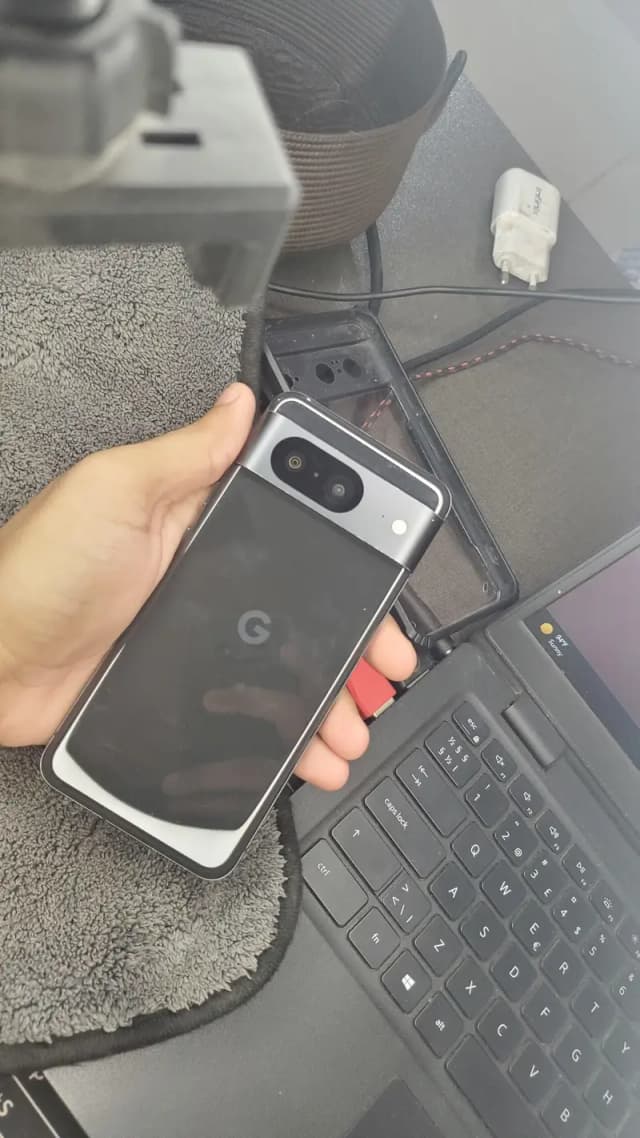Google Pixel 8 urgent sell condition 9.5/10 no issues