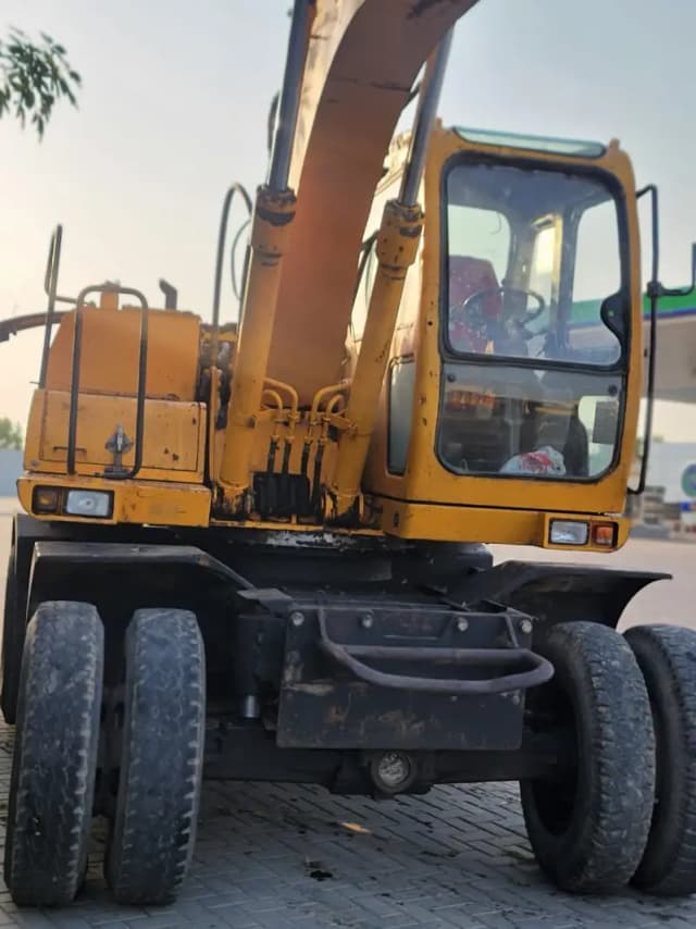 Exavator available for work, monthly work, rent
