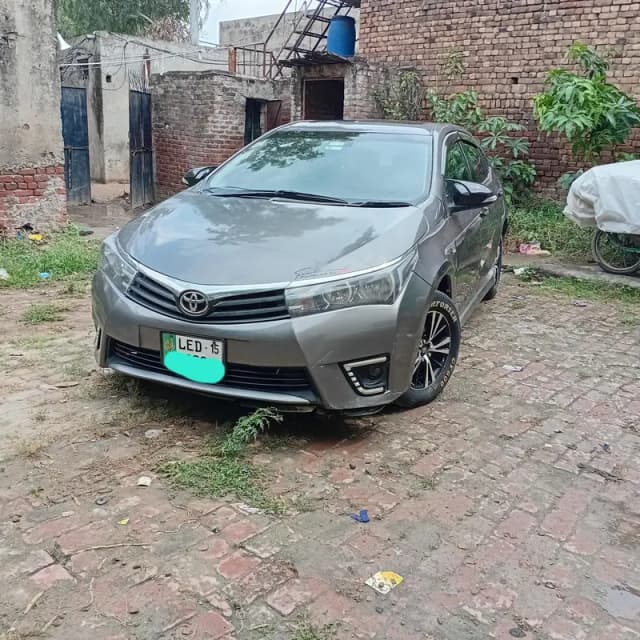 Toyota Corolla Altis 14/15 grandi full option . 03187730838