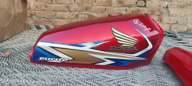 Honda 125 original Tanki tappey and silencer