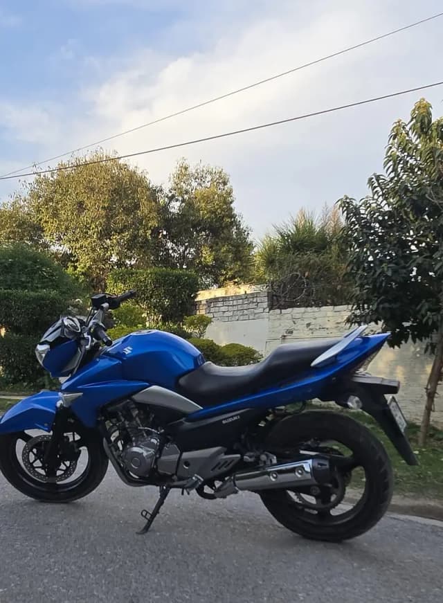 Suzuki Inazuma 250 ( like brand new)