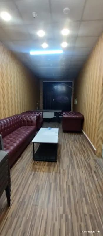 1 kanal Commercial Building on 200 ft rd Best for Car showroom scooty showroom . chae cafe restorent.