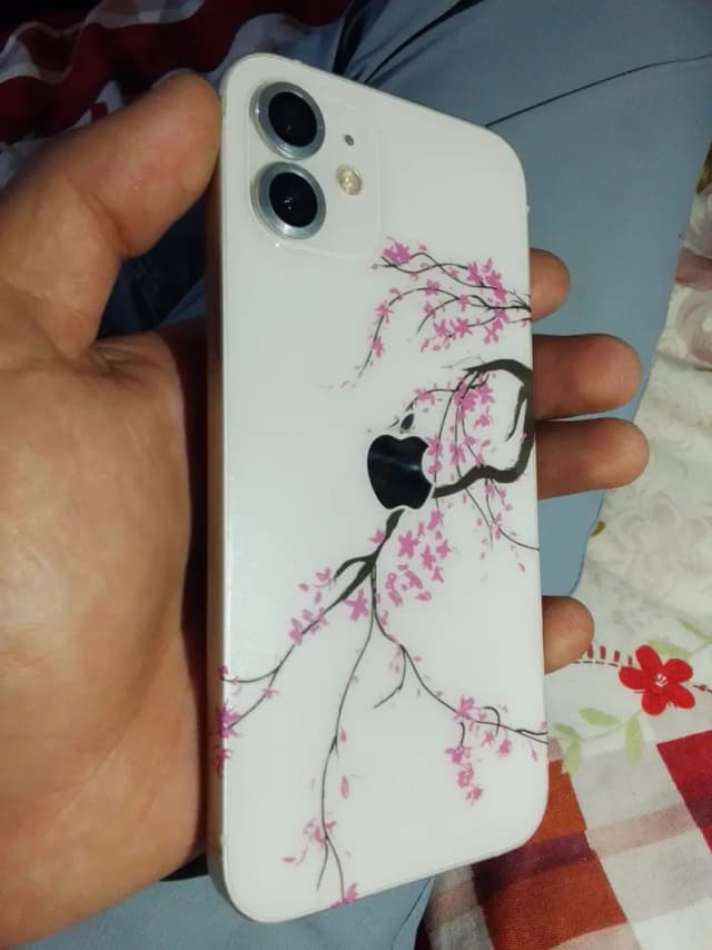 Apple iPhone 12