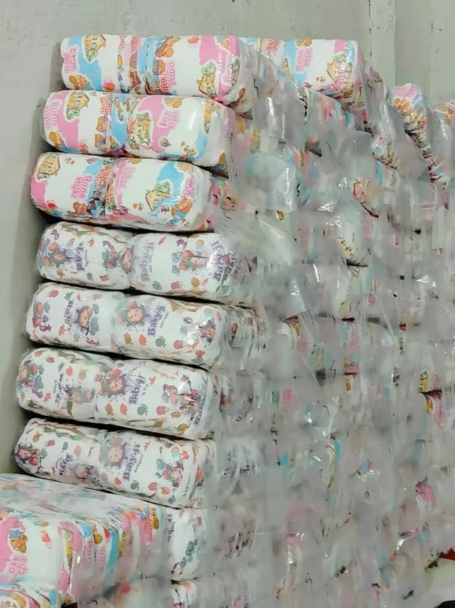 Diapers 50 PCs packs without Company packing  Bona Papa Super