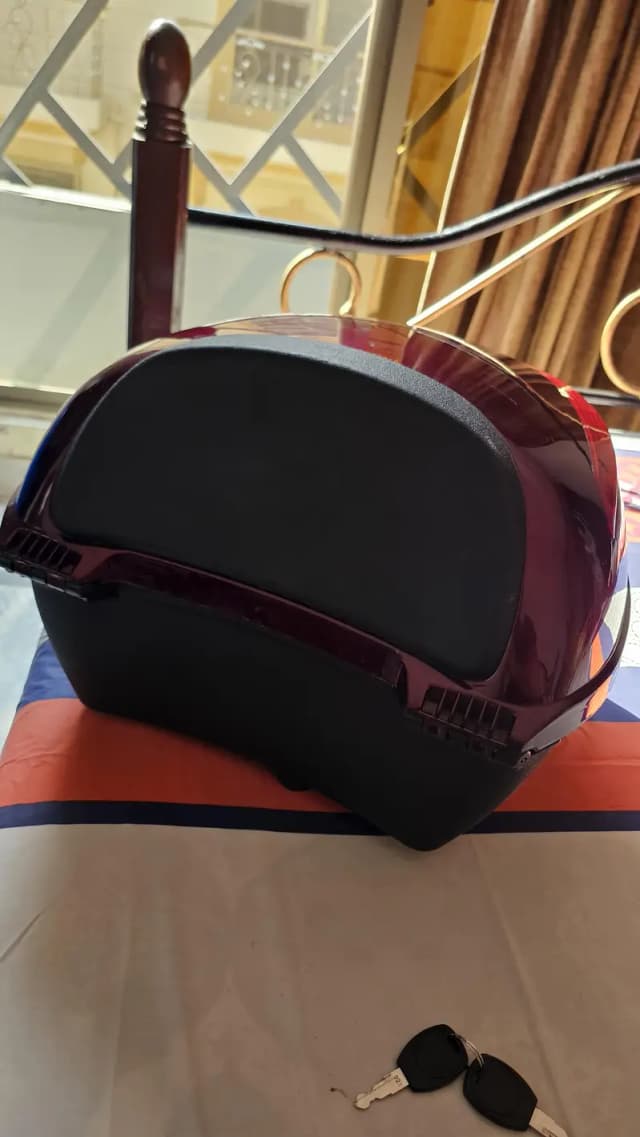 Tail box with stand and knees elbows safety gear water