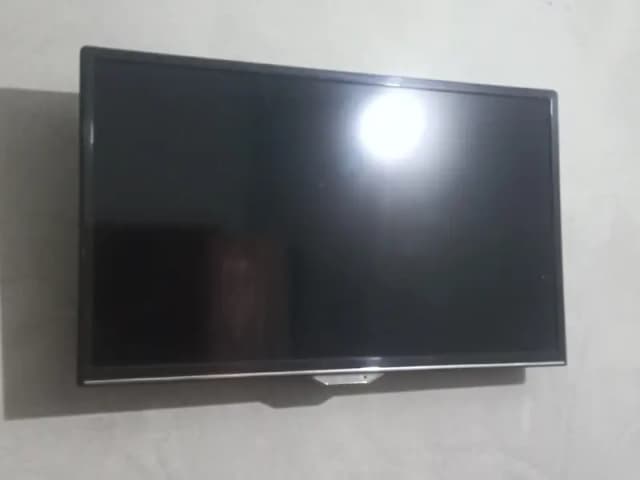 samsung LCD 32 inc 10/10 condition with Remote 03124220789
