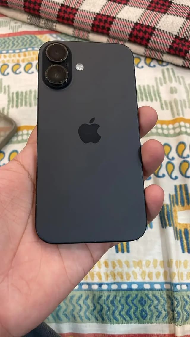 Apple iPhone 16