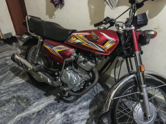 ہنڈا 125 صاف کنڈیشن 03277448566