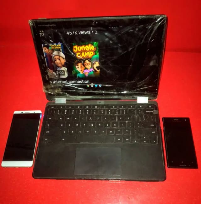 02 Mobiles absolutely Free with Acer Chromebook (exchange possible)