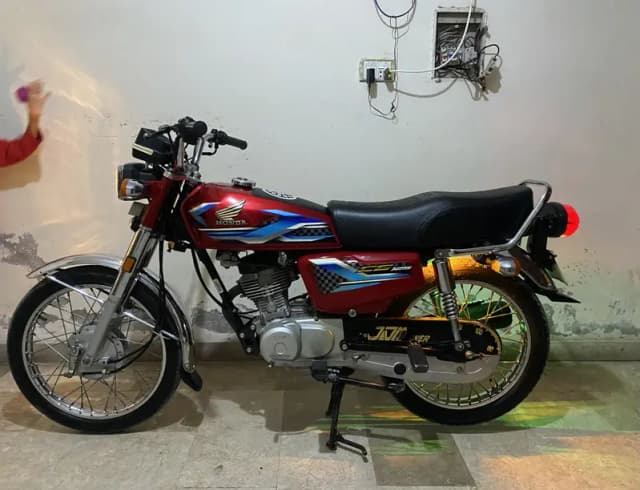 Honda CG 125 Call 03029636017 All Genuine condition argent sale