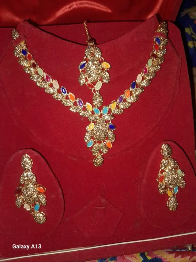 Artificial jewelry set for sale, (0 Times used) (multi color),10/10.