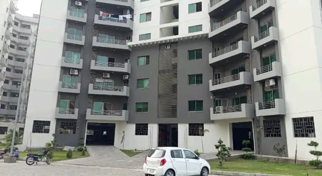 Investors Should sale This Flat Located Ideally In Askari