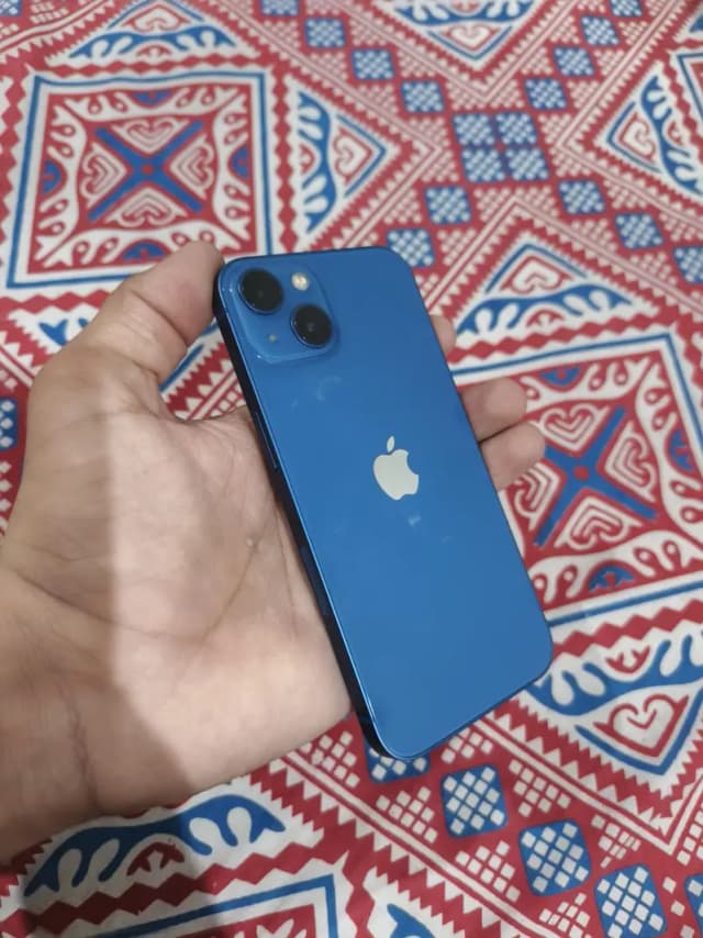 Apple iPhone 13