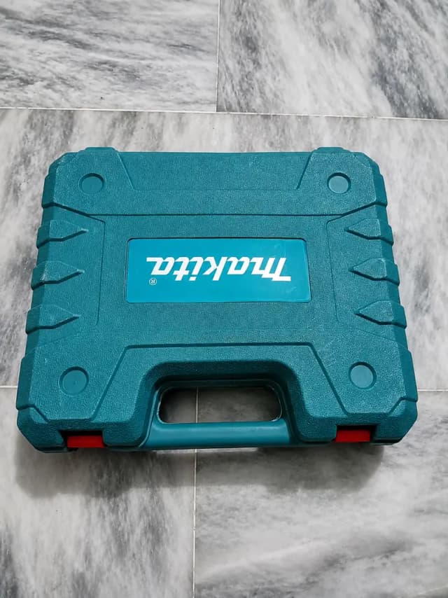 Cordless drill with metal chuk with two batteries
