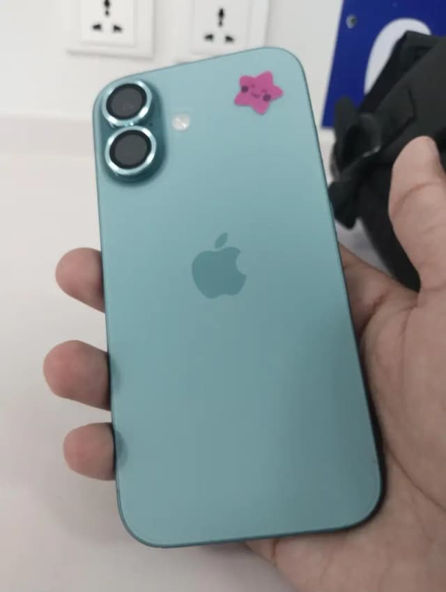 Apple iPhone 16