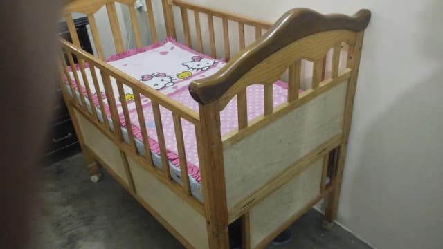 baby cot