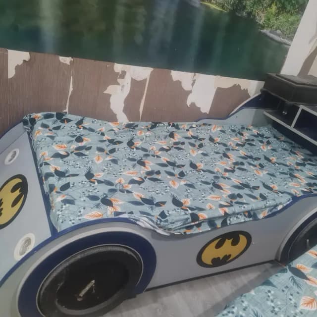 boys bed . . with wheel light