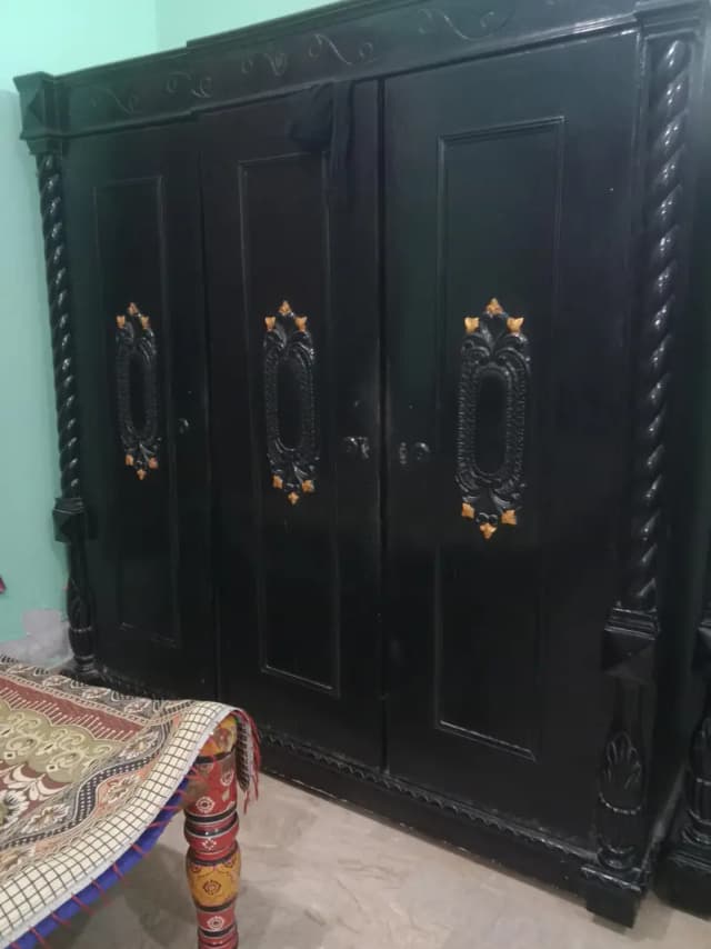3 door wooden wardrobe almari /black polish Hyderabad