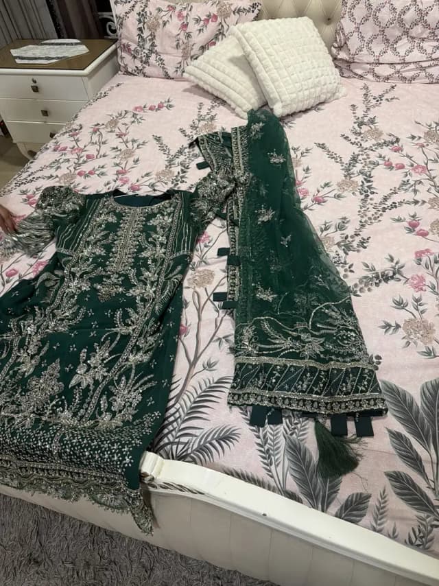Brand new Mina kasif 3 piece size L