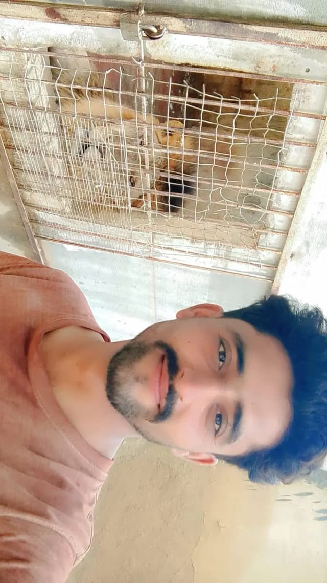 Me kesi k ghr Kam krna Chahta hu ghr ka Saman Lana hu laonga