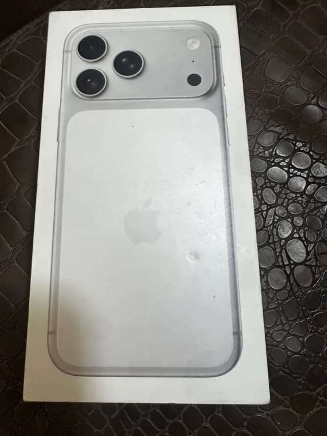 Apple iPhone 17 Pro Max 2TB box pack Silver