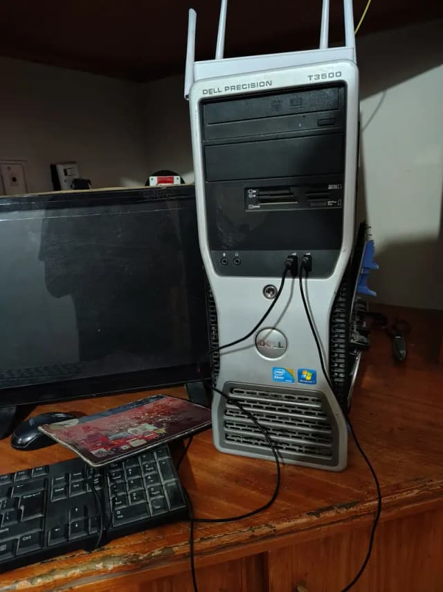 Dell Precision T3500 Workstation RX 580 4GB 8GB RAM | 1TB HHDD + 256gb