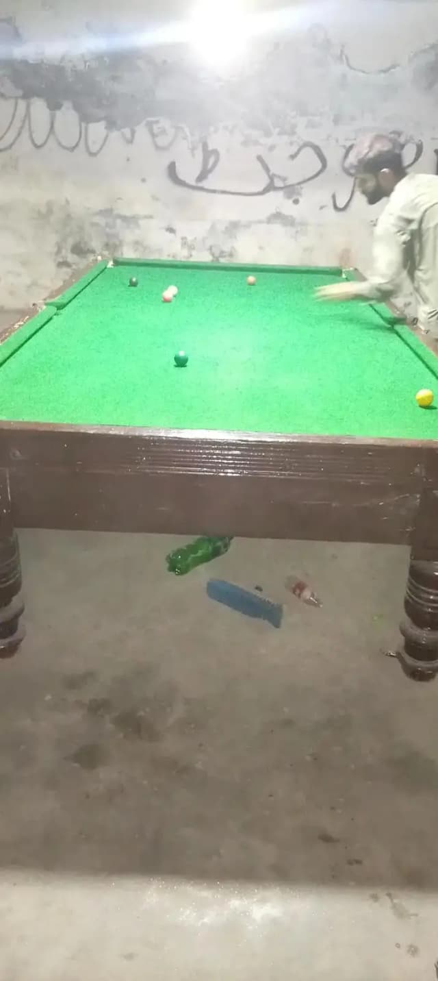 5  by 10   sonker table all ok