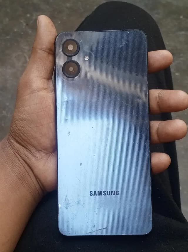 Samsung Mobile A06