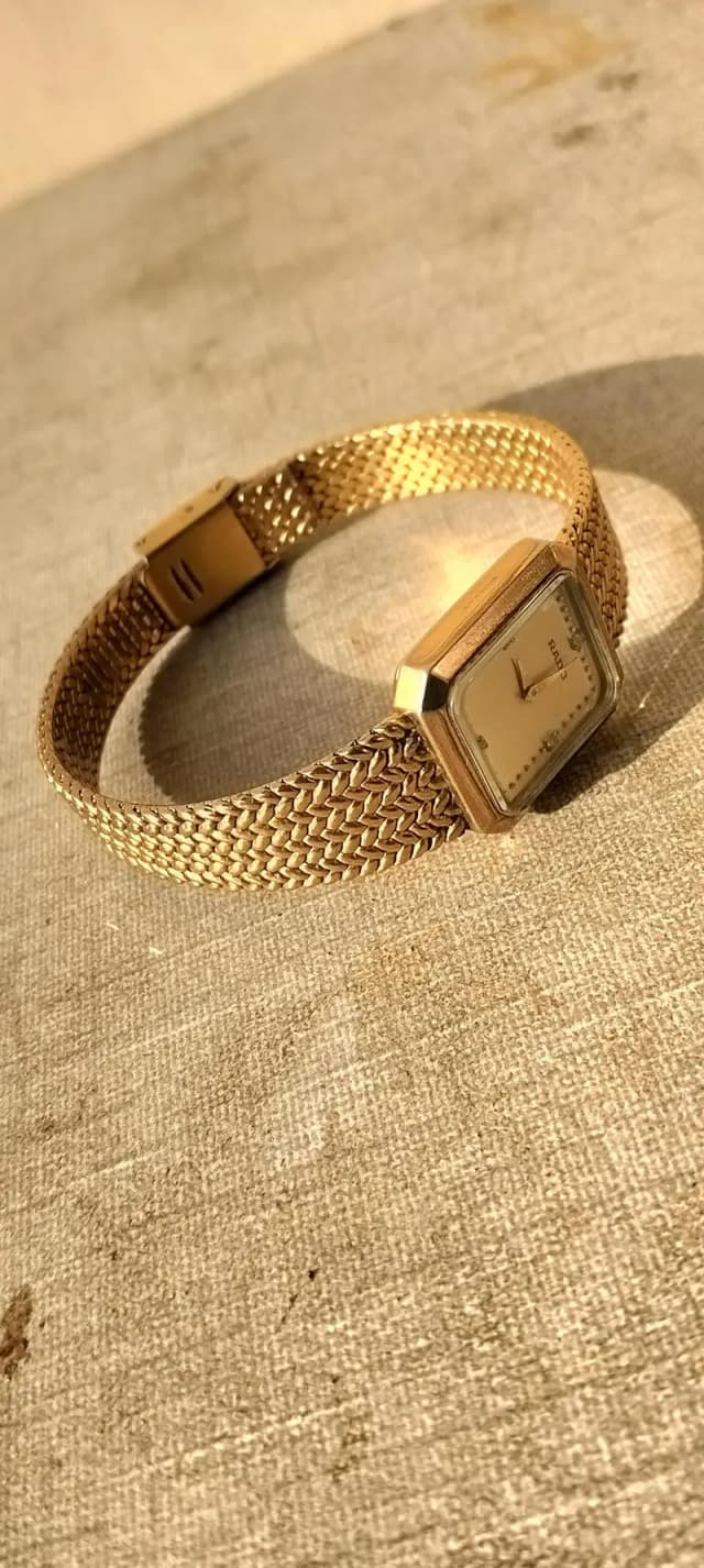 ladies Rado swiss watch pure Gold ( old watch 1980s)