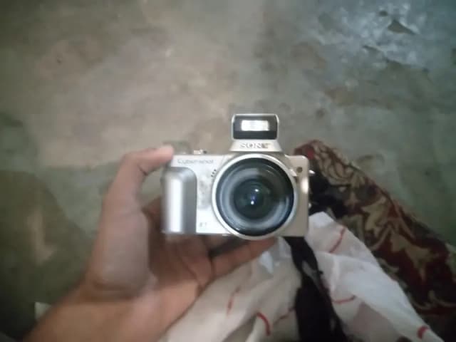 Sony Cyber-shot DSC-H3 (8.1 MP) Vintage