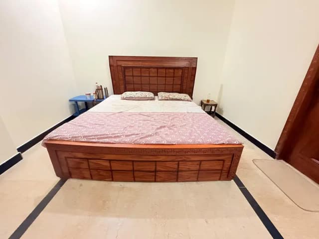 double bed with metress