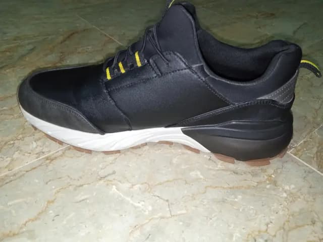 SkechersUO brand new