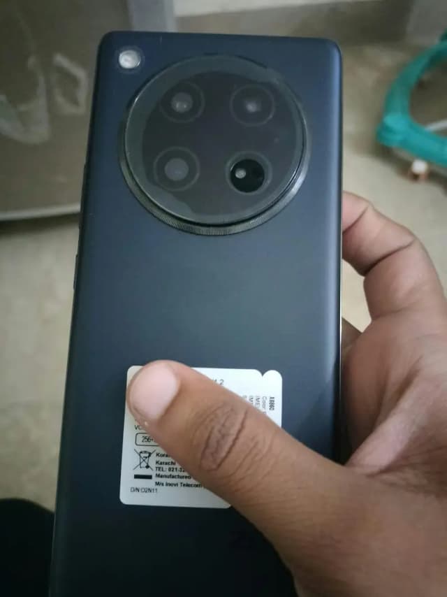Infinix Zero 40 7 months warranry 10/10 with box charger