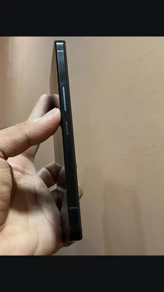 SHARP AQUAS R7 10/10. Clean display