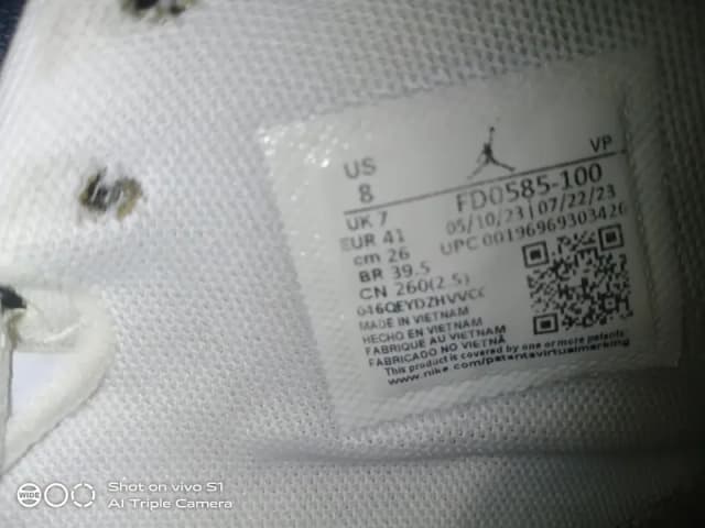Air Jordan 1 Mid FD0585 Size 41 US 8 Vietnam Tag